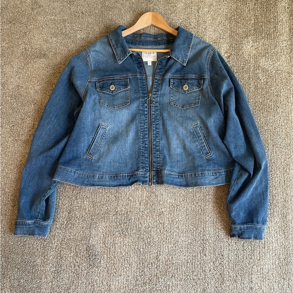 Torrid Medium Wash Cropped Denim  Jacket Size 4X Zip Up - Picture 9 of 11
